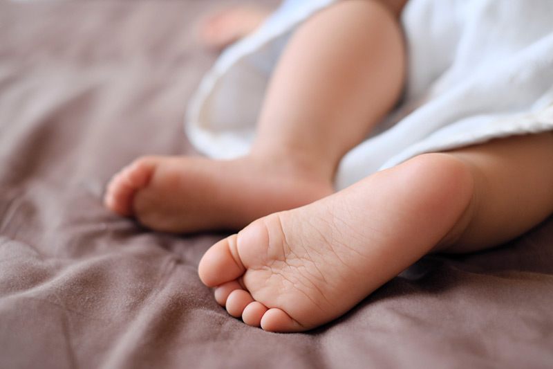 赤ちゃんの足